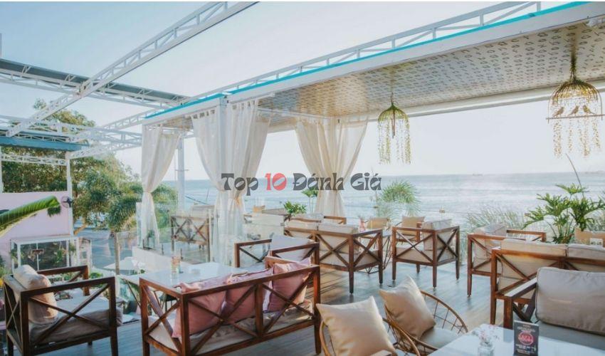 Gazebo Beach Front Lounge & Café